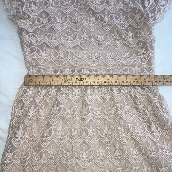 Forever 21 size medium creamy / Tan A-line Flutter Sleeve lace Dress lined Teen - Picture 12 of 16